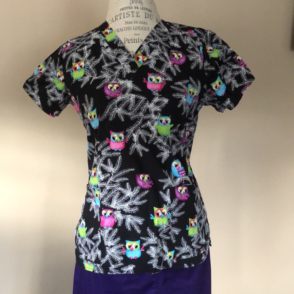 Scrub Top, Cute Owls, Black & multi (size xs)
